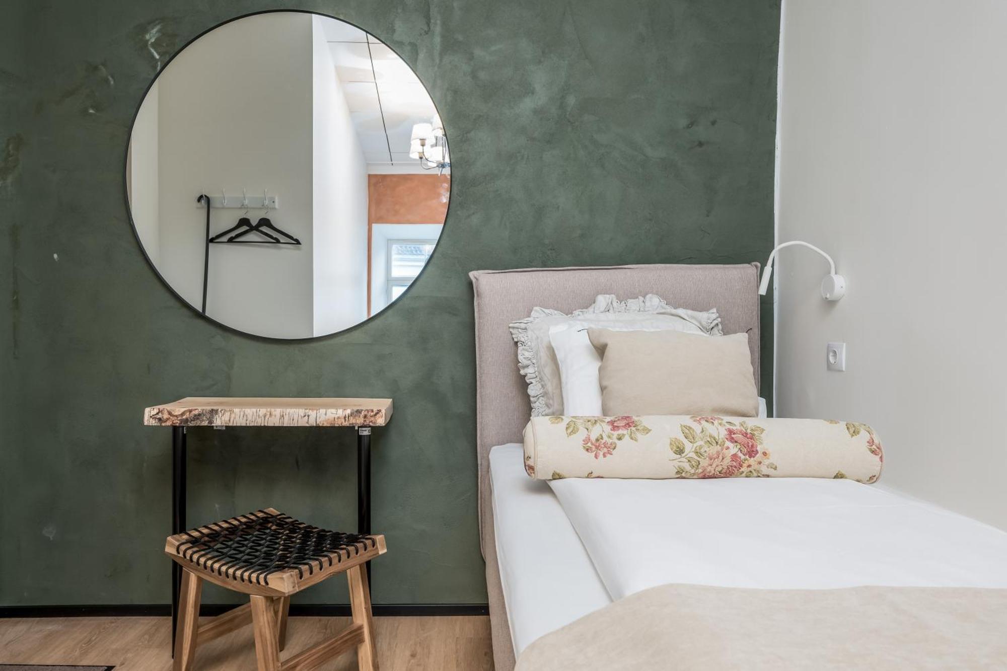 Old Town Boho Guesthouse Tallinn Bagian luar foto